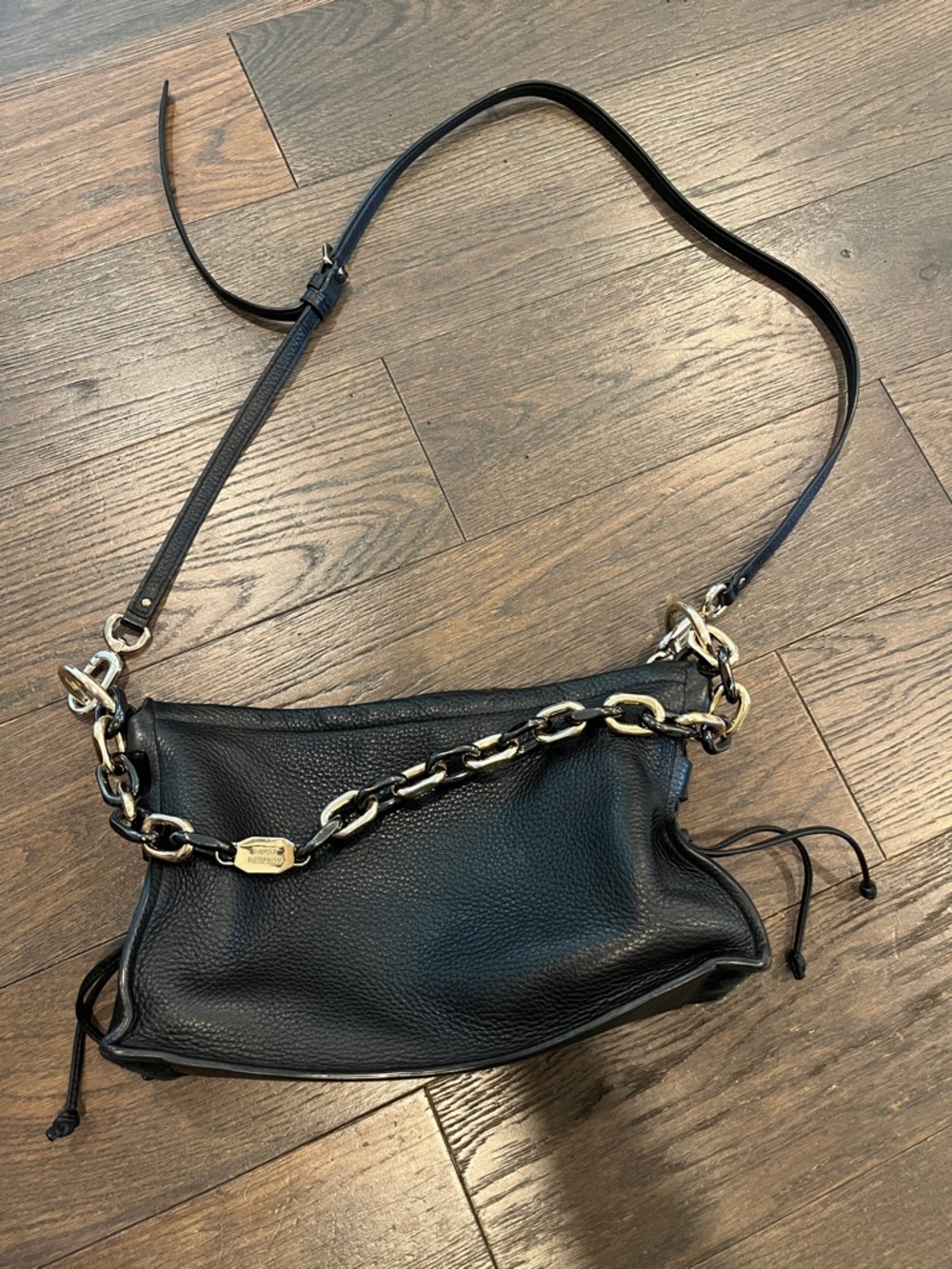 Stuart Weitzman Black Leather Shoulder Bag with Gold Chain Accent